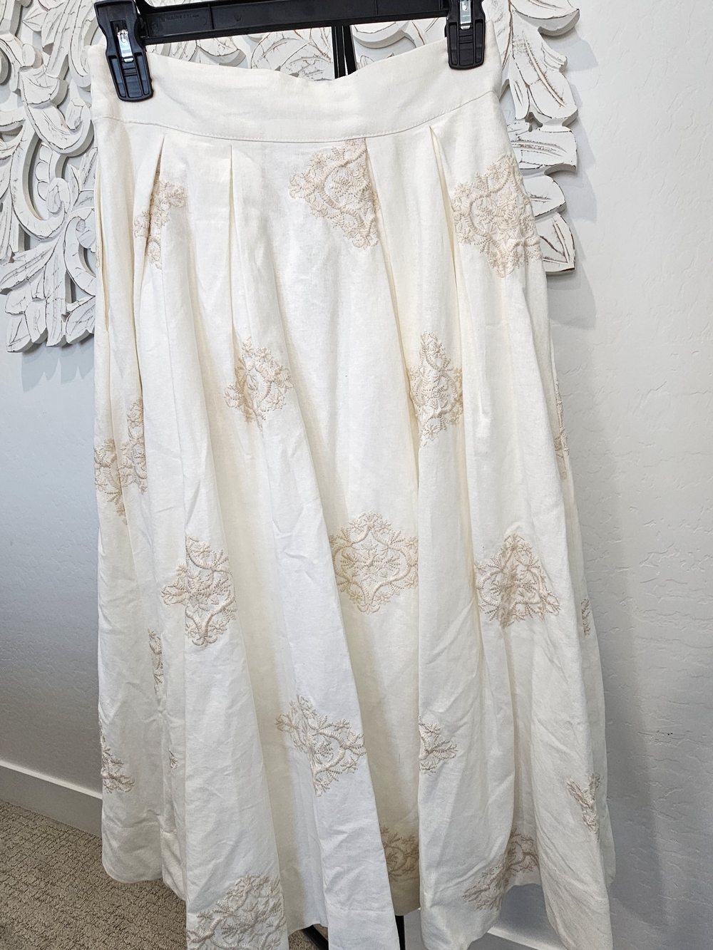 Cream Lined Midi Skirt w/Beige Embroidered Medallions Vintage Womens Sz XS NWT - Picture 4 of 11